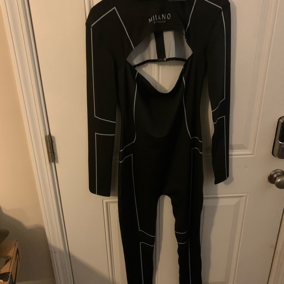 Milano Di Rouge Suit - Picture 4 of 6